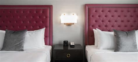 Boutique Hotel Rooms in Moline Illinois | Axis Hotel - Hilton