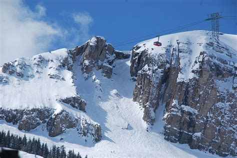 FIRST EVER MOUNTAIN BIKE DESCENT OF CORBET’S COULOIR - Spoke Magazine