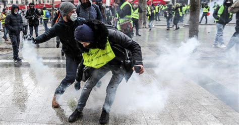 France: Protests in Paris against Emmanuel Macron for fifth weekend in ...