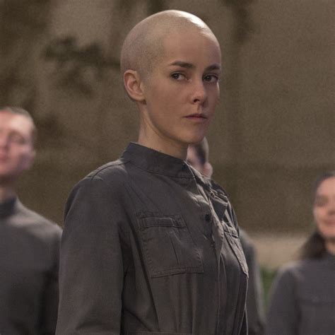 Jena Malone’s Shaved Head Transforms Into Iconic Johanna Mason in Hunger Games