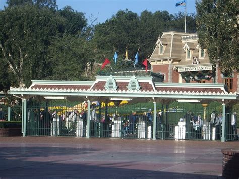 Disneyland Entrance | Disneyland entrance, Disneyland, Entrance