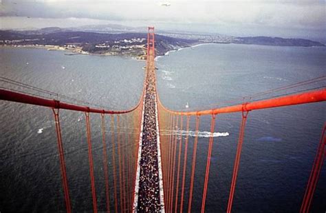 Golden Gate Bridge with Walkers – Apanache