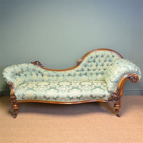 High Quality Large Victorian Walnut Antique Settee / Sofa - Antiques World