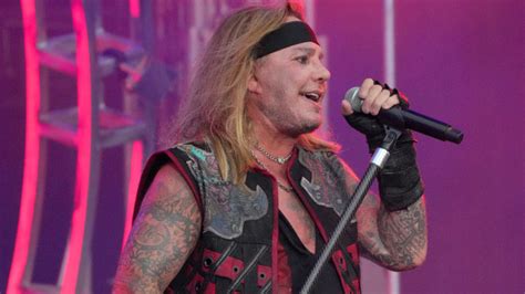 Mötley Crüe’s Vince Neil pulls out of festival after contracting COVID ...