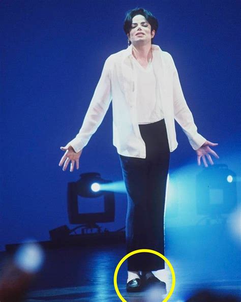 Why Michael Jackson Wore Smaller Clothes at the End of His Shows (and 8 ...