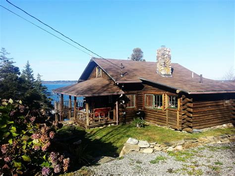 Rustic Oceanfront Log Cabin - Cabins for Rent in New Harbor, Maine, United States