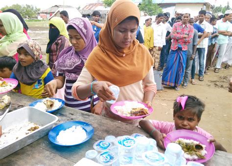 Hundreds of Rohingya Muslims Flee Aceh Refugee Camps