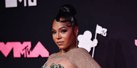 Ashanti and Nelly Are Red Carpet Official — Thanks to Her Clutch