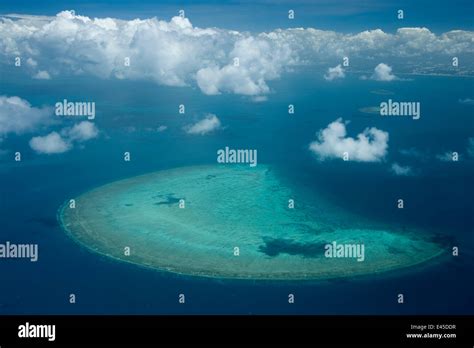 Aerial view of Great Barrier Reef, Queensland, Australia, 2007 Stock ...