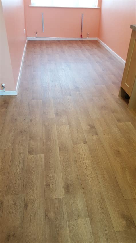 Wood Effect Vinyl Flooring - Martin's Carpets Ltd