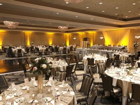 Sheraton Suites Akron Cuyahoga Falls | Reception Venues - The Knot