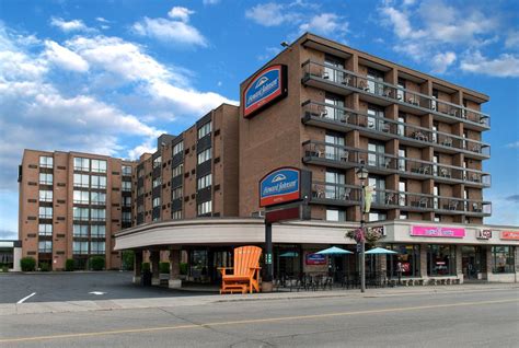 Howard Johnson Hotel by the Falls | Niagara Falls Hotels & Booking