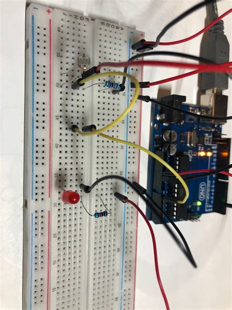 Tutorial 6: Using a Photoresistor – Arduino and AI