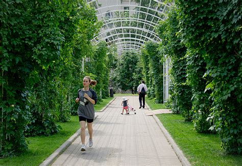 10 best central Moscow parks to escape the summer heat - Russia Beyond