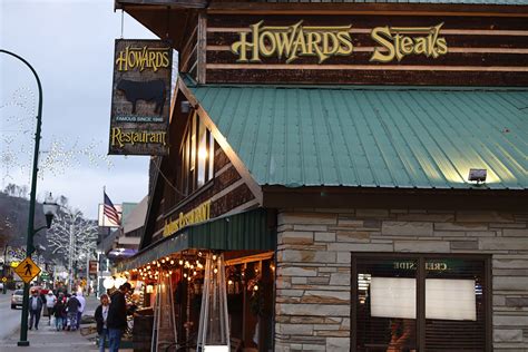 Howard's Restaurant: Gatlinburg Restaurant Review - The Historic Gatlinburg Inn