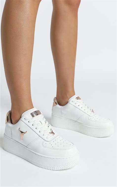 Windsor Smith - Rich Sneakers in White Leather and Rose Gold | Showpo