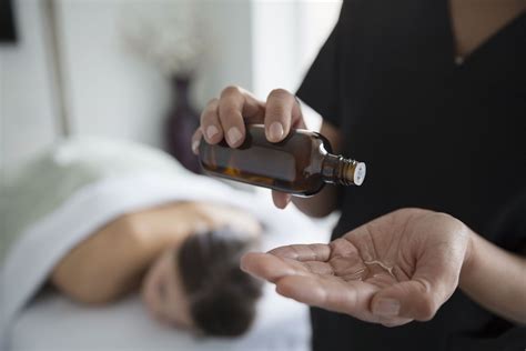 Aromatherapy Massage Benefits and Precautions