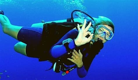 Scuba Diving in Lakshadweep and WHY it is A Diver's Paradise