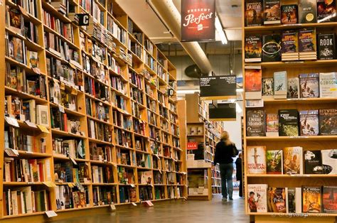 Powell's City of Books bookstore in Portland, Oregon. | Powells books ...