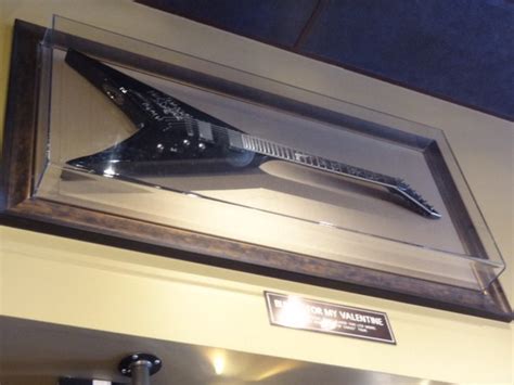 Visit & Tour of Hard Rock Cafe Las Vegas (Memorabilia Pictorial)