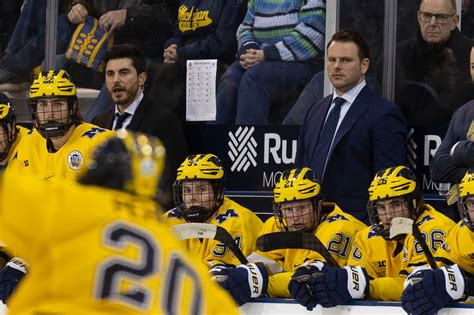 Michigan hockey coach’s new contract comes with sizable raise - mlive.com