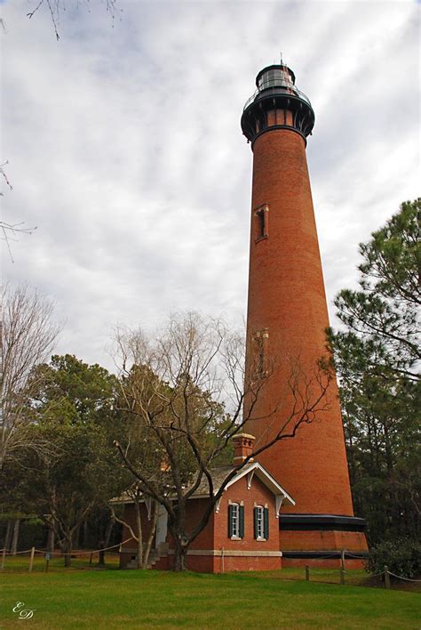 THE CURRITUCK BEACH LIGHT STATION, The Outer Banks, North Carolina, USA. Photo: e-davila ...