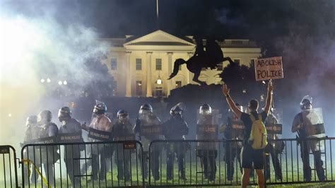 George Floyd protests: Trump rushed to White House bunker and Secret ...