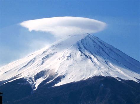 Mt. Fuji | Lenticular clouds, Mount fuji, Sky and clouds