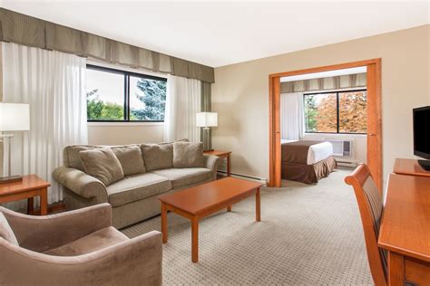 Ramada Hotel & Conference Center by Wyndham Kelowna Kelowna, British Columbia, CA - Reservations.com