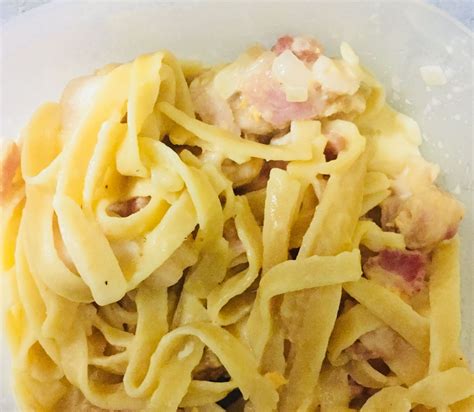 Creamy Chicken & Bacon Carbonara | Chicken and bacon carbonara, Bacon ...