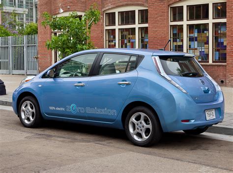 U.S. should install electric car charging stations, Nissan says ...