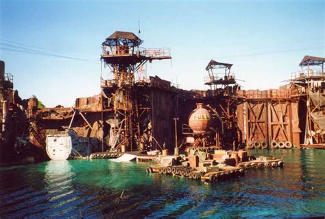 Waterworld movie boats - molqyomega