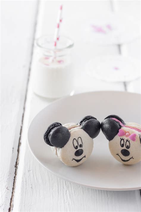 raspberri cupcakes: Mickey & Minnie Mouse Macarons