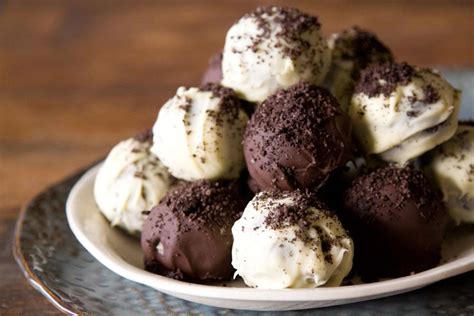 Daisy Crybaby Recipes: Peppermint Oreo Truffles