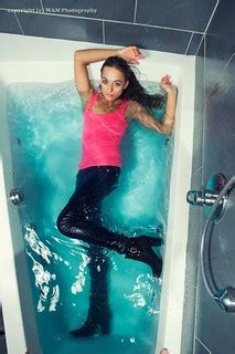 Dominikas bathtub shooting | Full set at www.wetandmessyphot… | Flickr