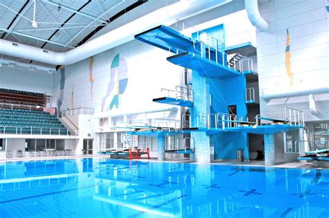 File:Indoor Swimming Pool with Diving Platform and Springboards.JPG - Wikimedia Commons