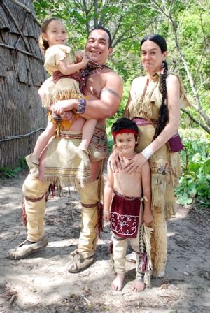 Wampanoag family | Native american clothing, Wampanoag indians, Native american peoples