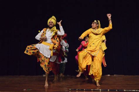 Bhangra Dance of Punjab - Purest Expression of the Celebrations