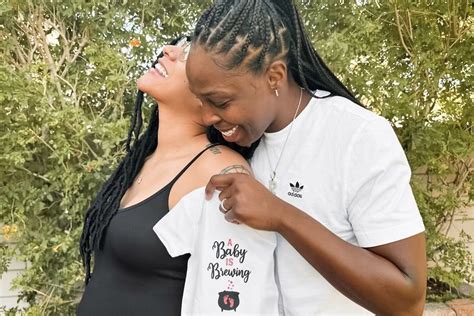 WNBA champ Chelsea Gray reveals she and her wife are having a baby - Outsports