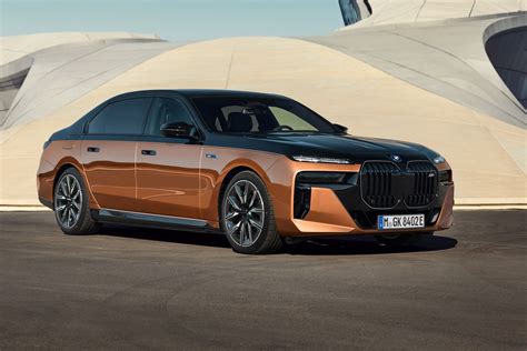 2024 BMW i7 M70 First Look: A 650-Horsepower Electric Limousine | Edmunds