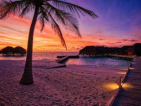 Maldivian Sunset Part 2 | The sun sets under the Indian Ocea… | Flickr