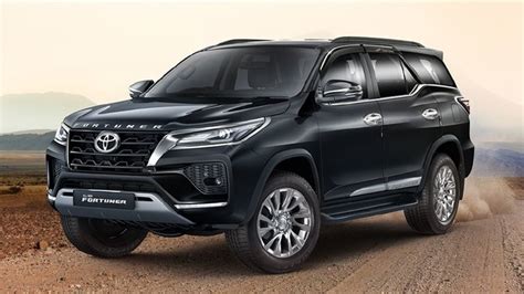 Toyota Fortuner 2022 có cửa sổ trời và động cơ hybrid