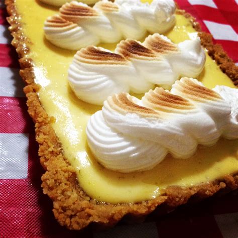 Elegant Key Lime Tart - Food & Wine Chickie Insider