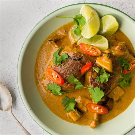 Thai Red Duck Curry w/ Charred Pineapple – Chefs on Wheels