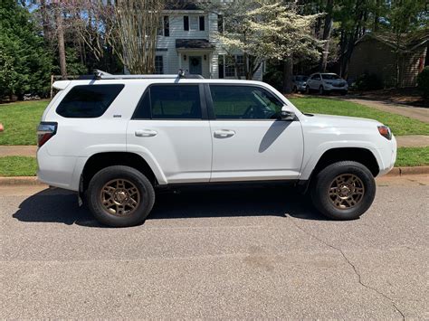 Super White SR5 on TRD Pro Bronze Wheels, thoughts? : r/4Runner