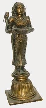 Importance of Paavai Vilaku or a Lady Holding a Lamp – Symbolism | Hindu Blog