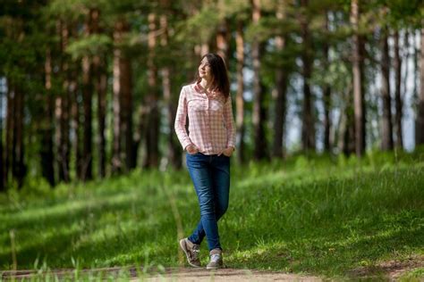 Walking in Nature Reduces Negativity, Anxiety and Stress, Study Confirms – Learning Mind