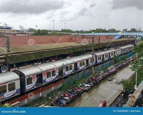 CSMT Baunt Electric Local Train at Kalyan Junction Platform No Seven ...