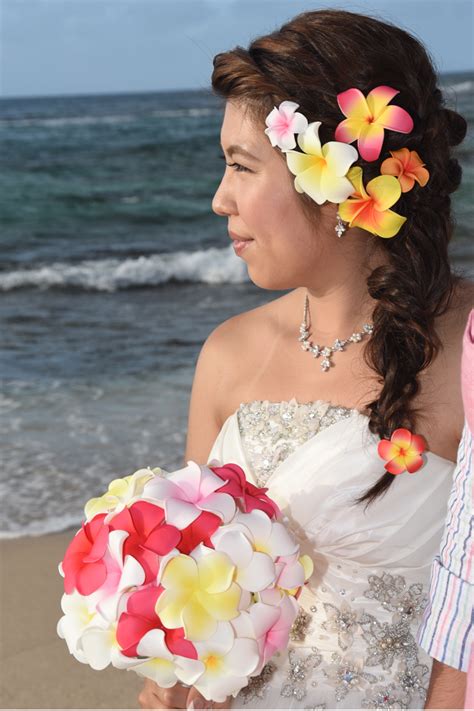 Hawaii Wedding Flowers: Colorful Plumeria