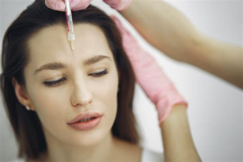 Botox vs Fillers for Forehead: Which is right for you?